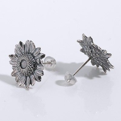 シルバースタッドピアス