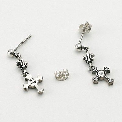 シルバースタッドピアス