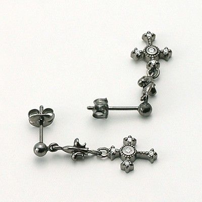 シルバースタッドピアス