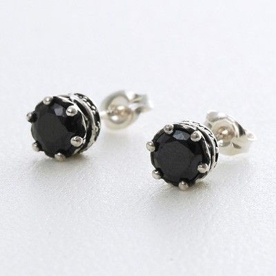 シルバースタッドピアス