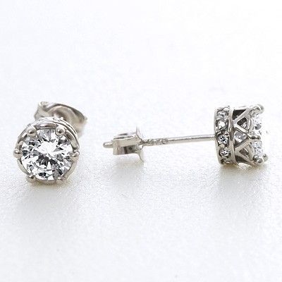 シルバースタッドピアス