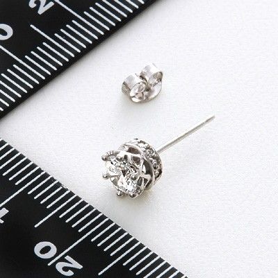 シルバースタッドピアス