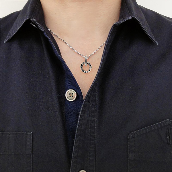 シルバーネックレス