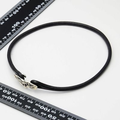 レザーチョーカー