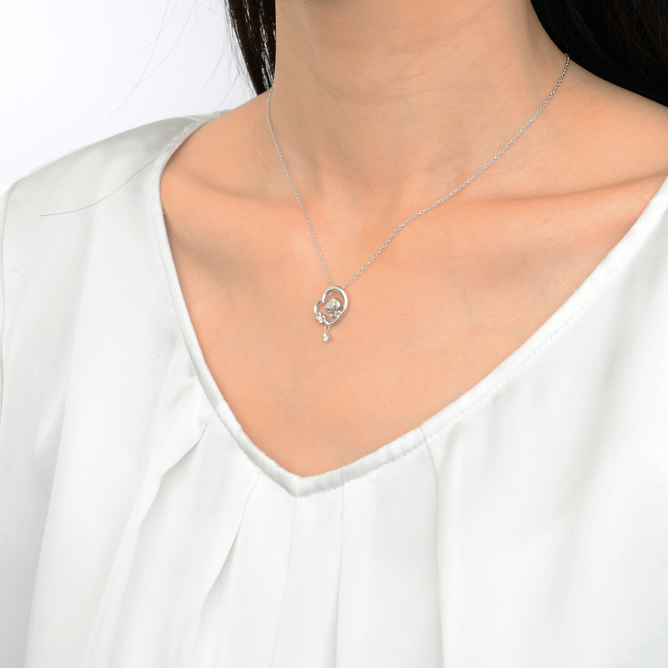 シルバーネックレス