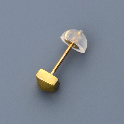 イエローゴールドピアス(片耳用)