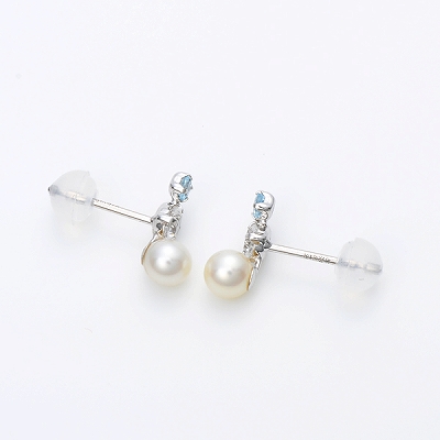 ホワイトゴールドピアス