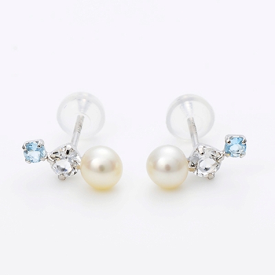 ホワイトゴールドピアス