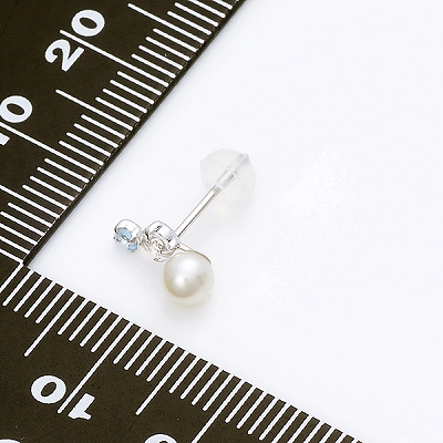 ホワイトゴールドピアス