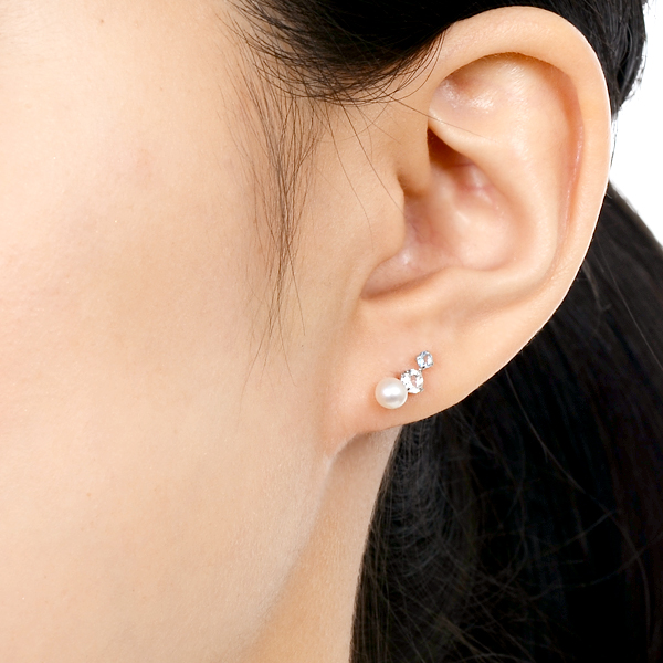 ホワイトゴールドピアス