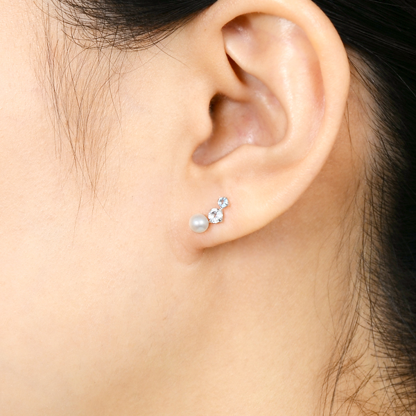 ホワイトゴールドピアス