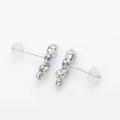 ホワイトゴールドピアス