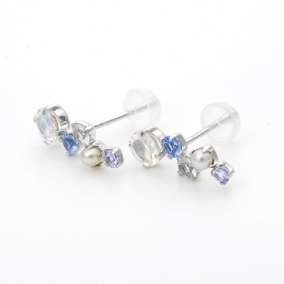 ホワイトゴールドピアス