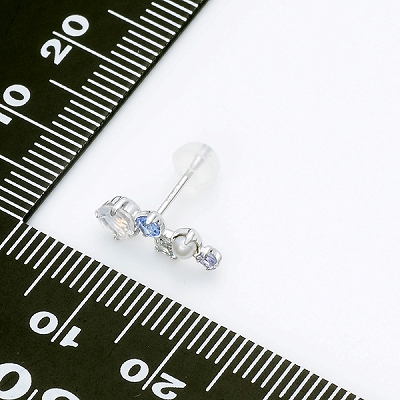 ホワイトゴールドピアス