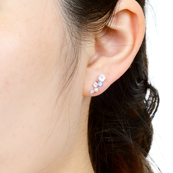 ホワイトゴールドピアス