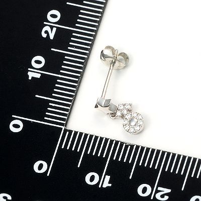 シルバースタッドピアス