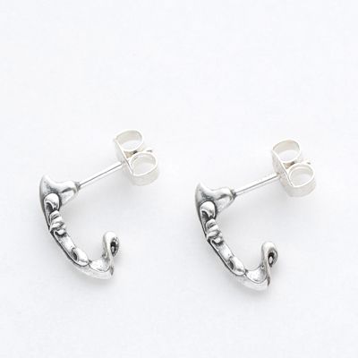 シルバースタッドピアス