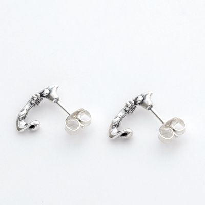 シルバースタッドピアス