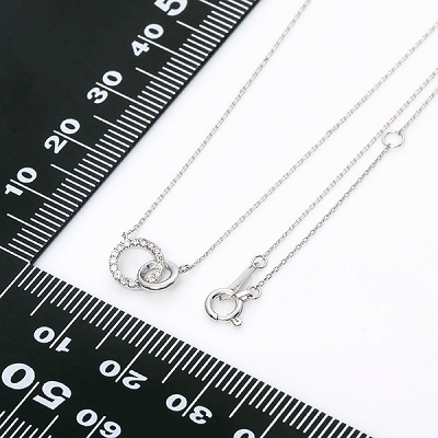 ホワイトゴールドネックレス