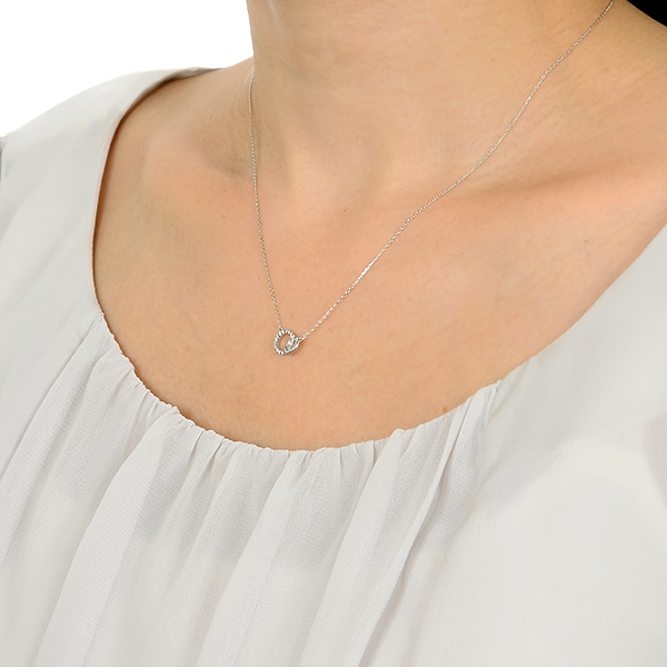 ホワイトゴールドネックレス