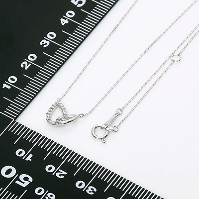 ホワイトゴールドネックレス