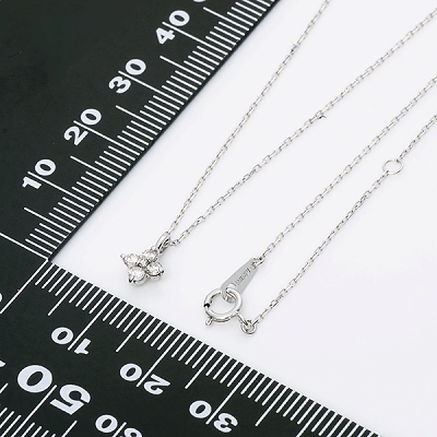 ホワイトゴールドネックレス