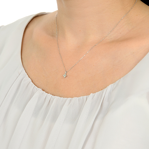 ホワイトゴールドネックレス