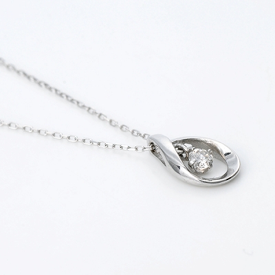 ホワイトゴールドネックレス