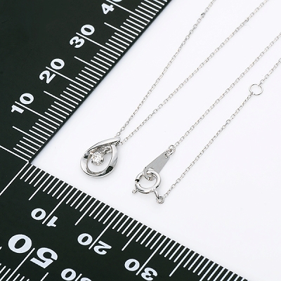 ホワイトゴールドネックレス