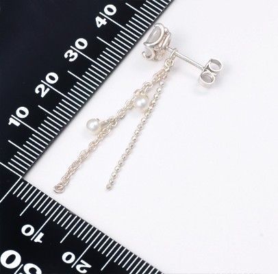 シルバースタッドピアス