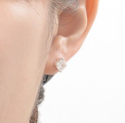 シルバースタッドピアス