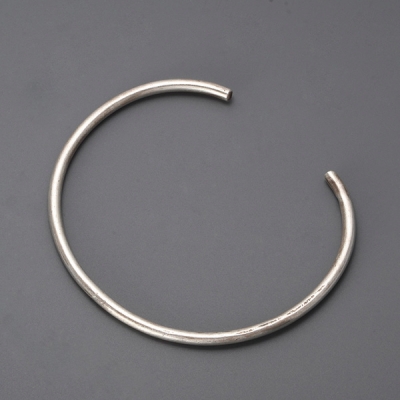 シルバーバングル