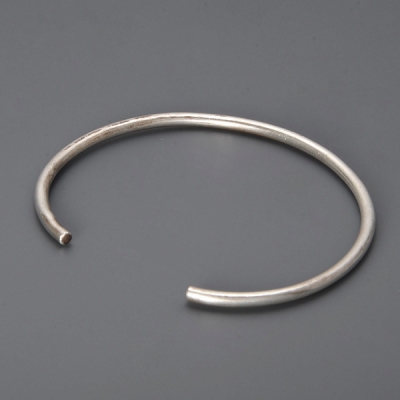 シルバーバングル