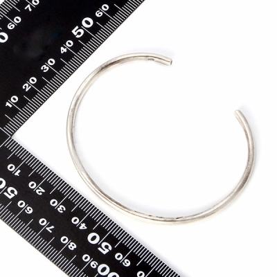 シルバーバングル