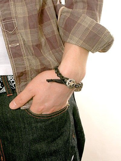 レザーブレスレット