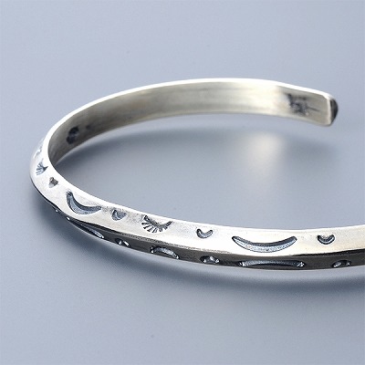 シルバーバングル