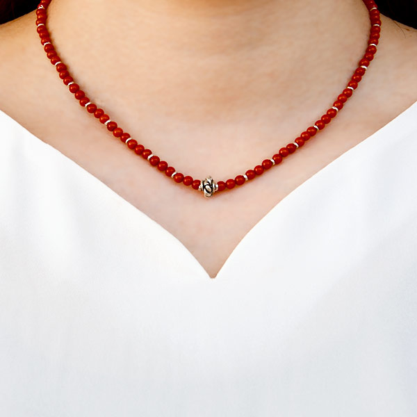 ビーズネックレス