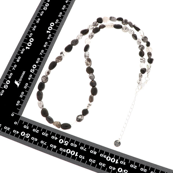 ビーズネックレス