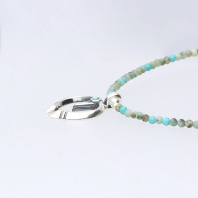 ビーズネックレス