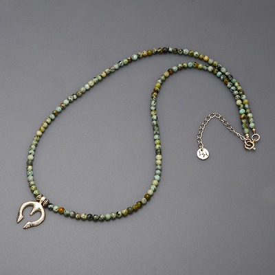 ビーズネックレス