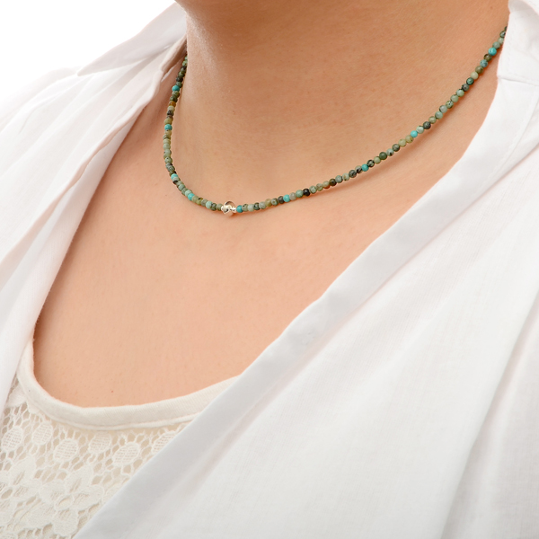 ビーズネックレス