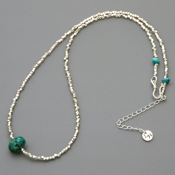 ビーズネックレス