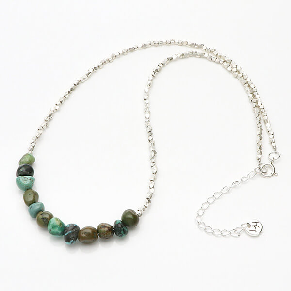 ビーズネックレス