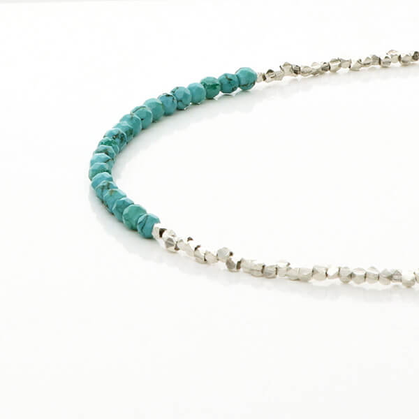 ビーズネックレス