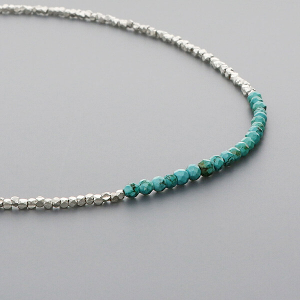 ビーズネックレス