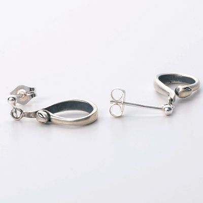 シルバースタッドピアス