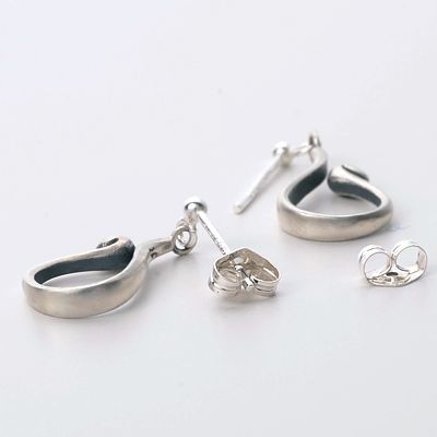 シルバースタッドピアス