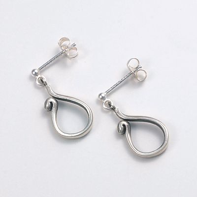 シルバースタッドピアス