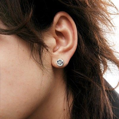 シルバースタッドピアス