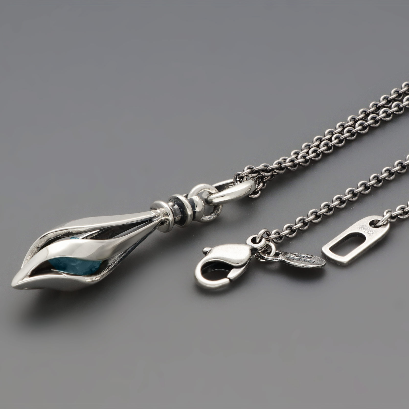 シルバーネックレス